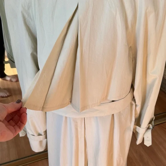 Vintage Burberry Beige Trench Coat with Classic Silhouette,size Large - Picture 5 of 16